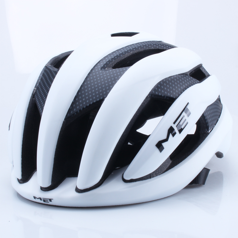 خوذة دراجات هوائية خفيفة الوزن - مراجعة Cycling Gear Uae وسعره